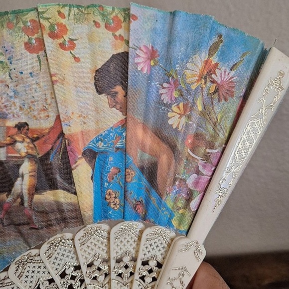 1990s Spanish Fabric Creme Colored Handheld Fan - Picture 11 of 12